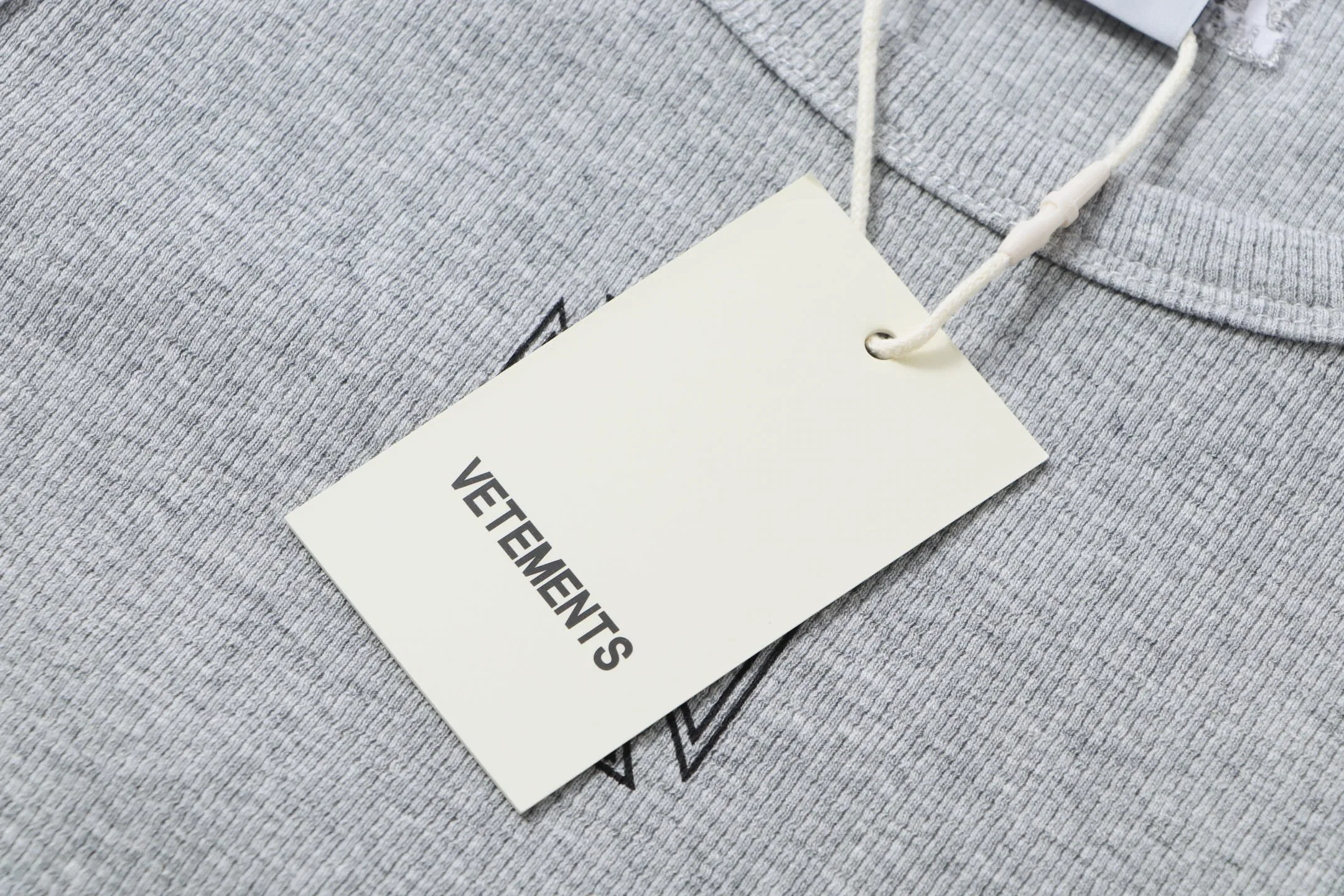 VETEMENTS 27FW GYYOCNS 006 나시 12