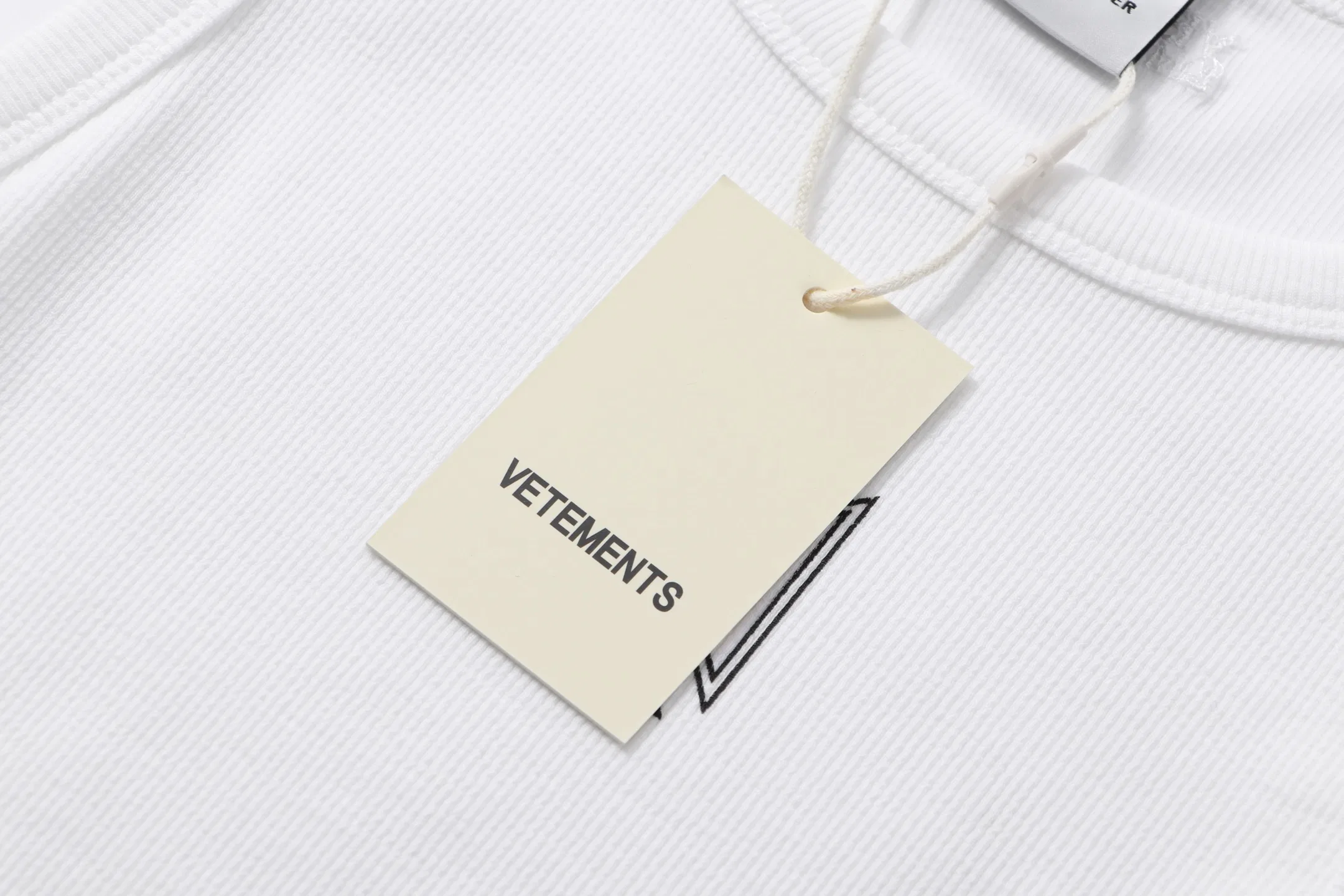 VETEMENTS 27FW GYYOCNS 006 나시 19