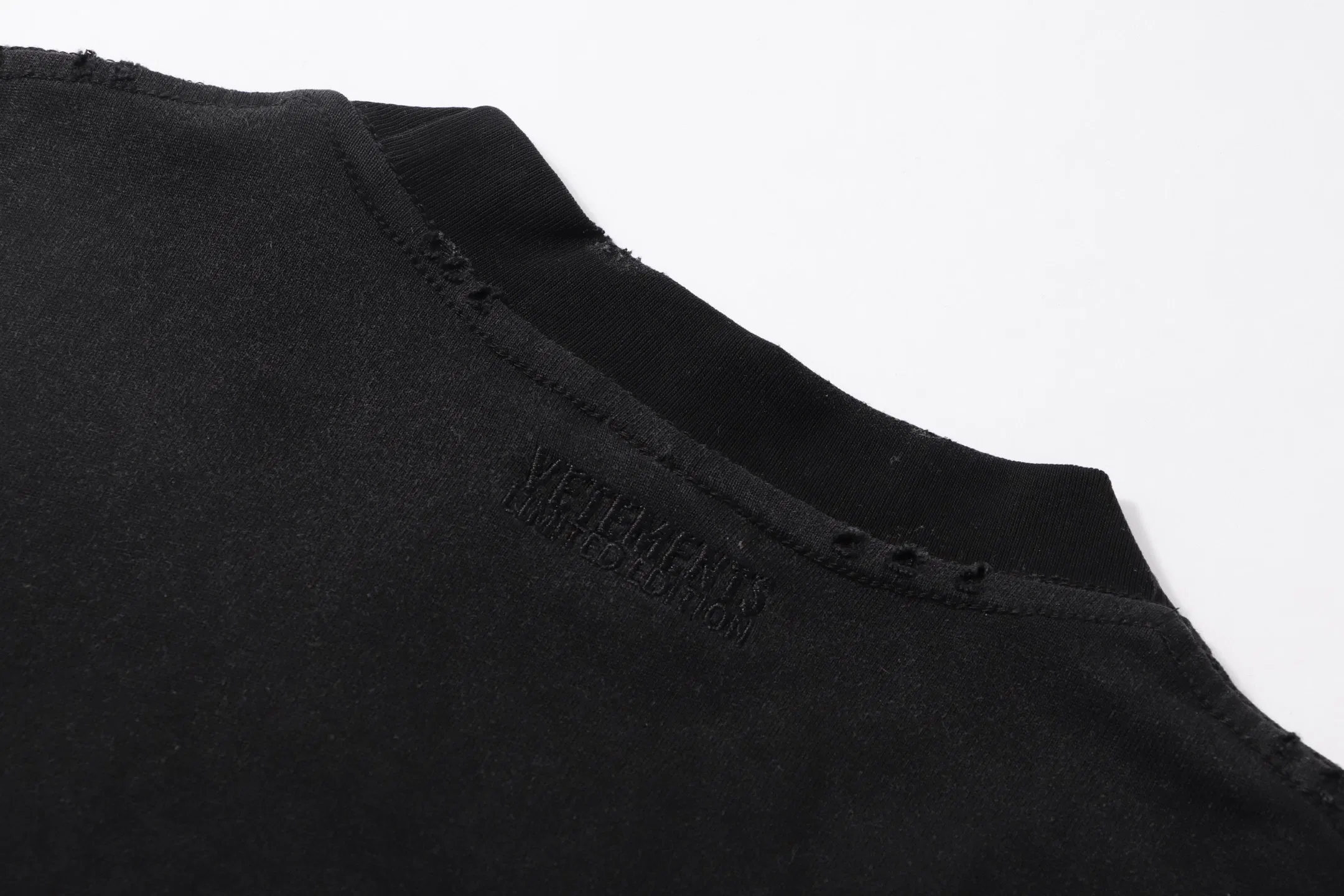 VETEMENTS 27FW GYYOCNS 010 반팔티셔츠 14