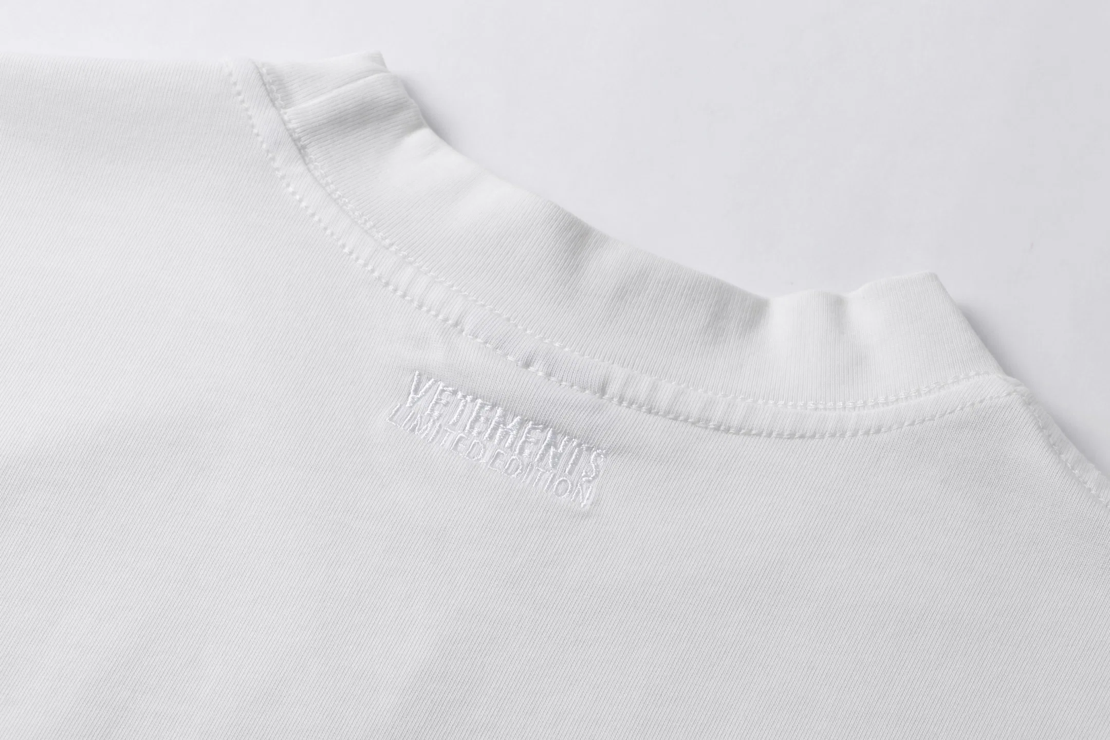 VETEMENTS 27FW GYYOCNS 015 나시 7