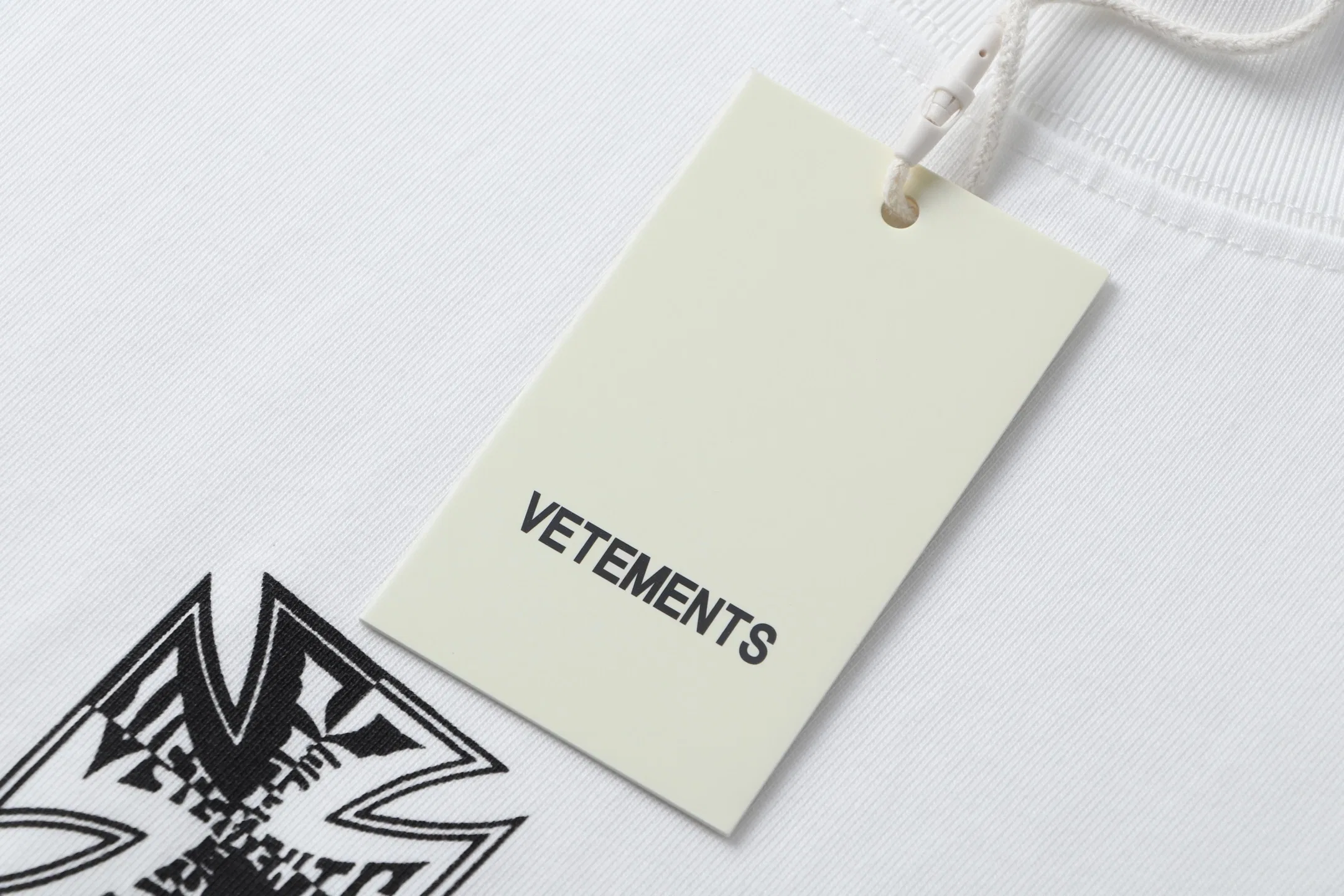 VETEMENTS 27FW GYYOCNS 018 반팔티셔츠 19