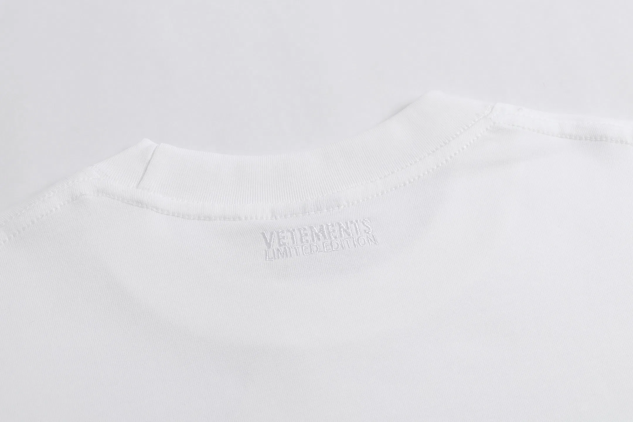 VETEMENTS 27FW GYYOCNS 019 반팔티셔츠 7