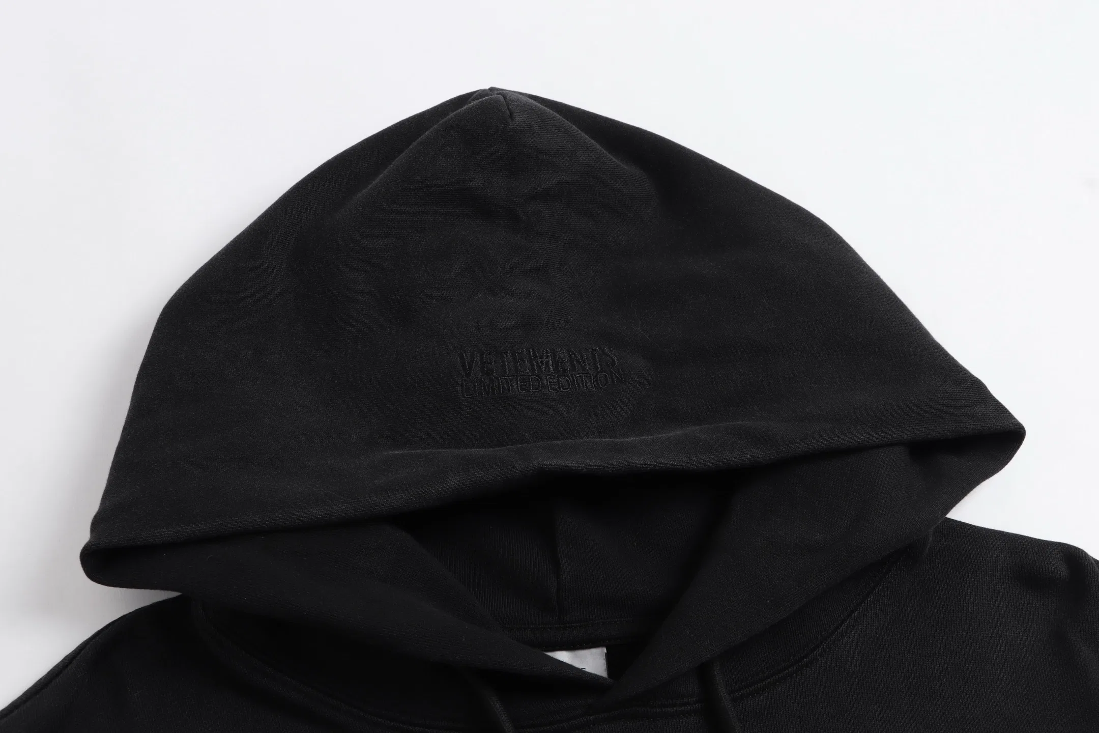 VETEMENTS 27FW GYYOCNS 021 후드 9