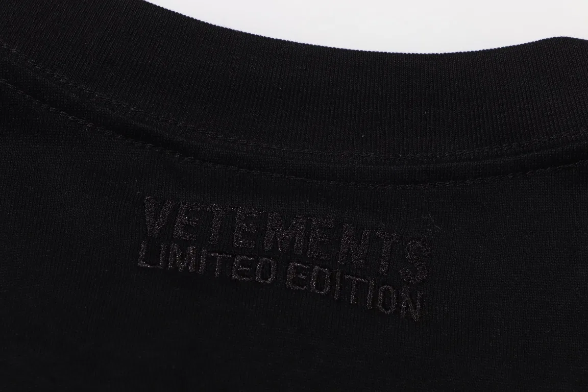 VETEMENTS 27FW GYYOCNS 033 반팔티셔츠 13