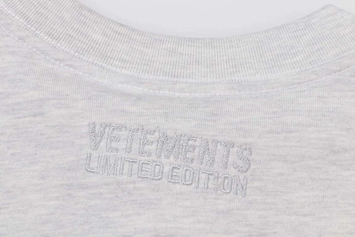 VETEMENTS 27FW GYYOCNS 036 반팔티셔츠 9