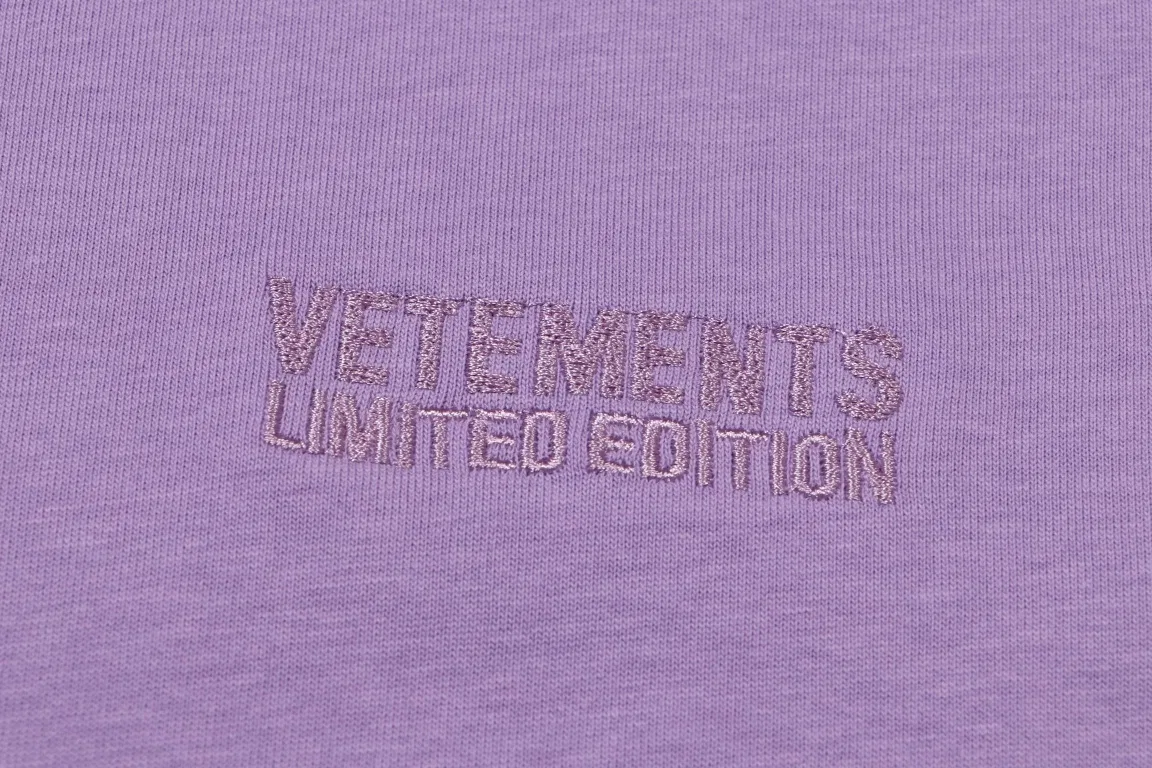 VETEMENTS 27FW GYYOCNS 036 반팔티셔츠 15