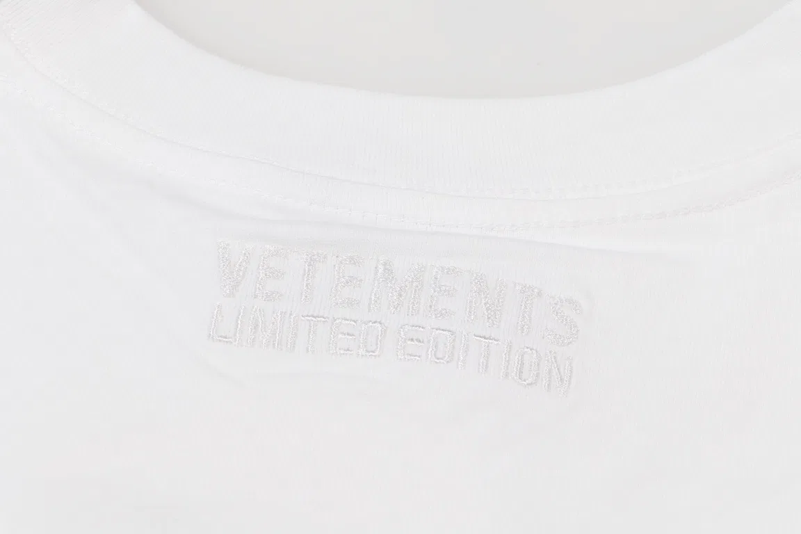 VETEMENTS 27FW GYYOCNS 036 반팔티셔츠 24