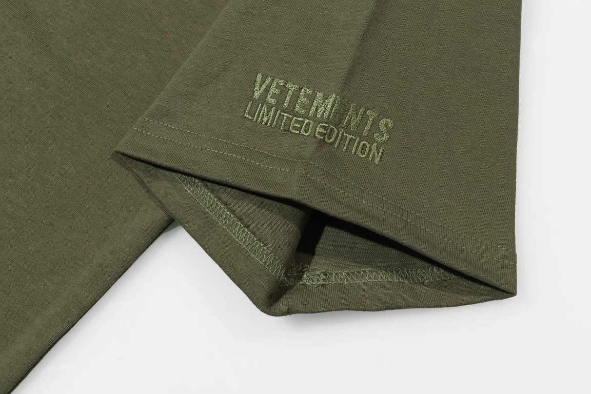 VETEMENTS 27FW GYYOCNS 037 반팔티셔츠 10