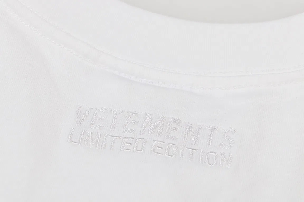 VETEMENTS 27FW GYYOCNS 038 반팔티셔츠 13