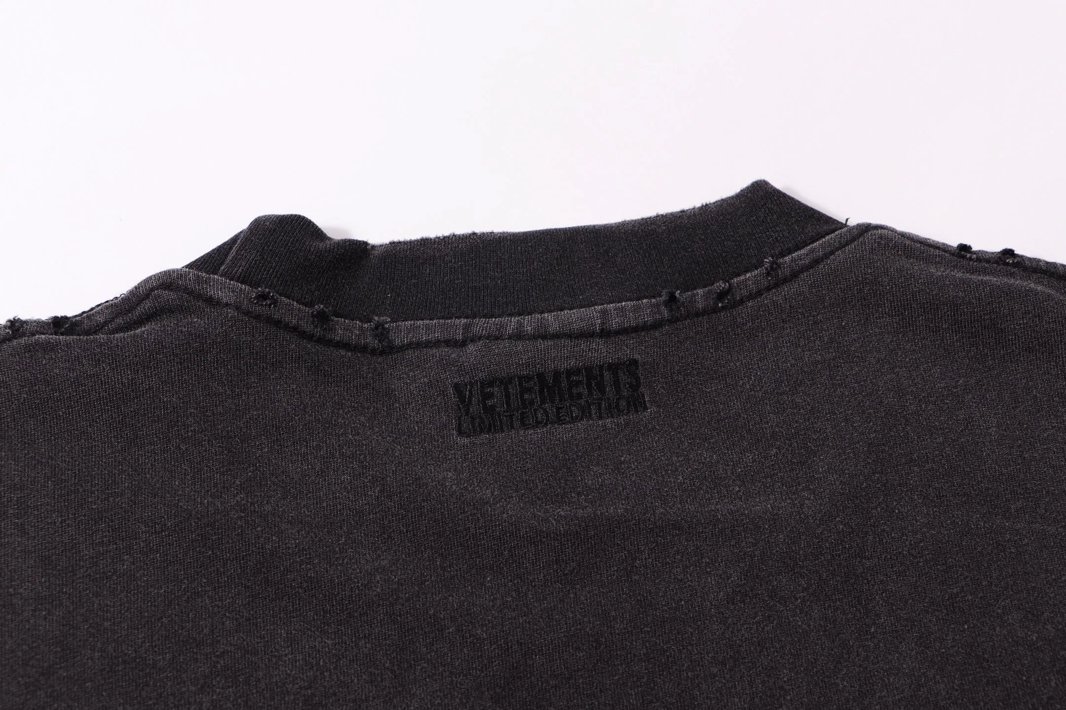 VETEMENTS 27FW ZDJWGZS 080 반팔티셔츠 8