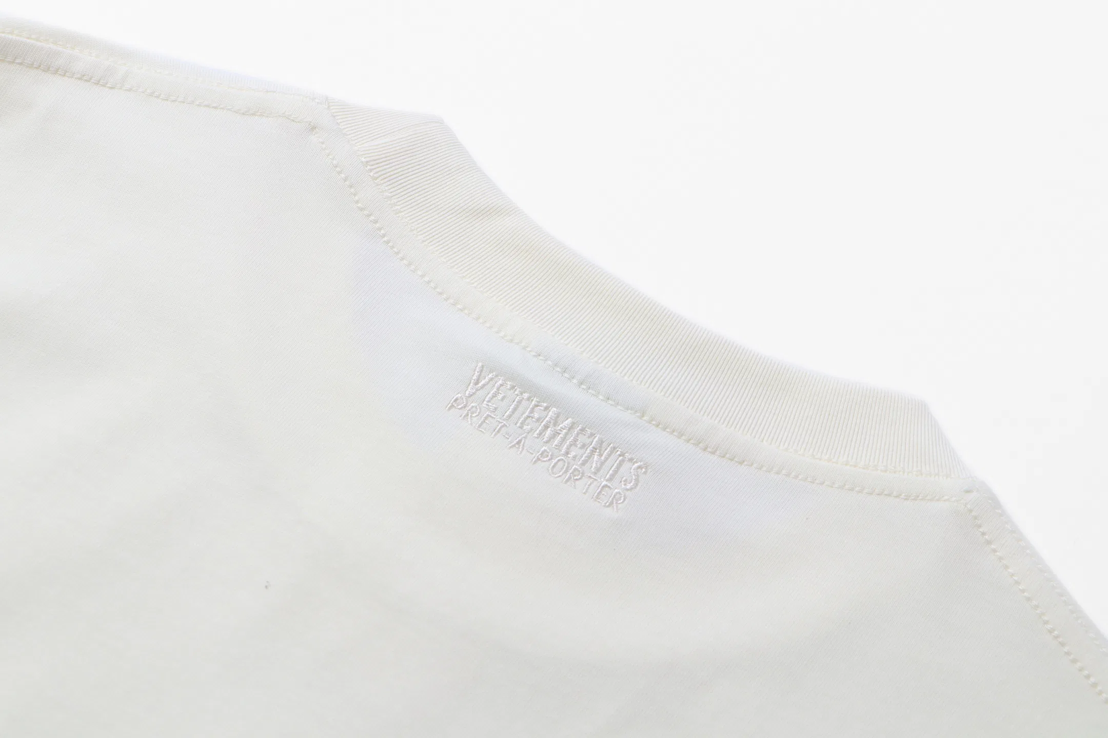 VETEMENTS 27FW ZDJWGZS 099 반팔티셔츠 8