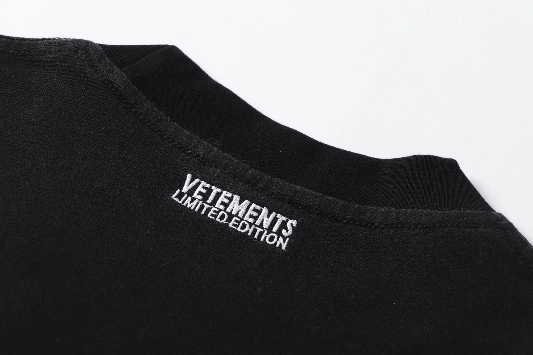 VETEMENTS 27FW ZDJWGZS 106 반팔티셔츠 8