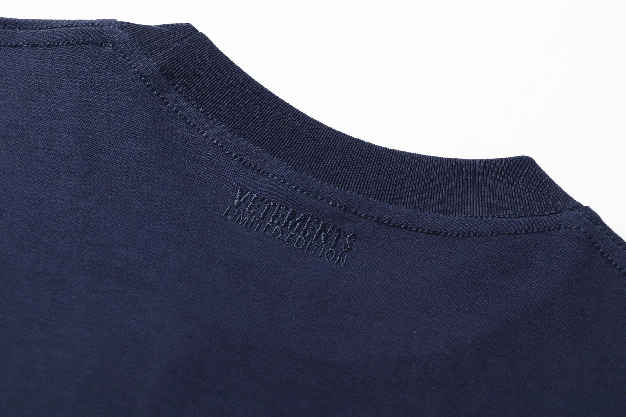 VETEMENTS 27FW ZDJWGZS 108 반팔티셔츠 9