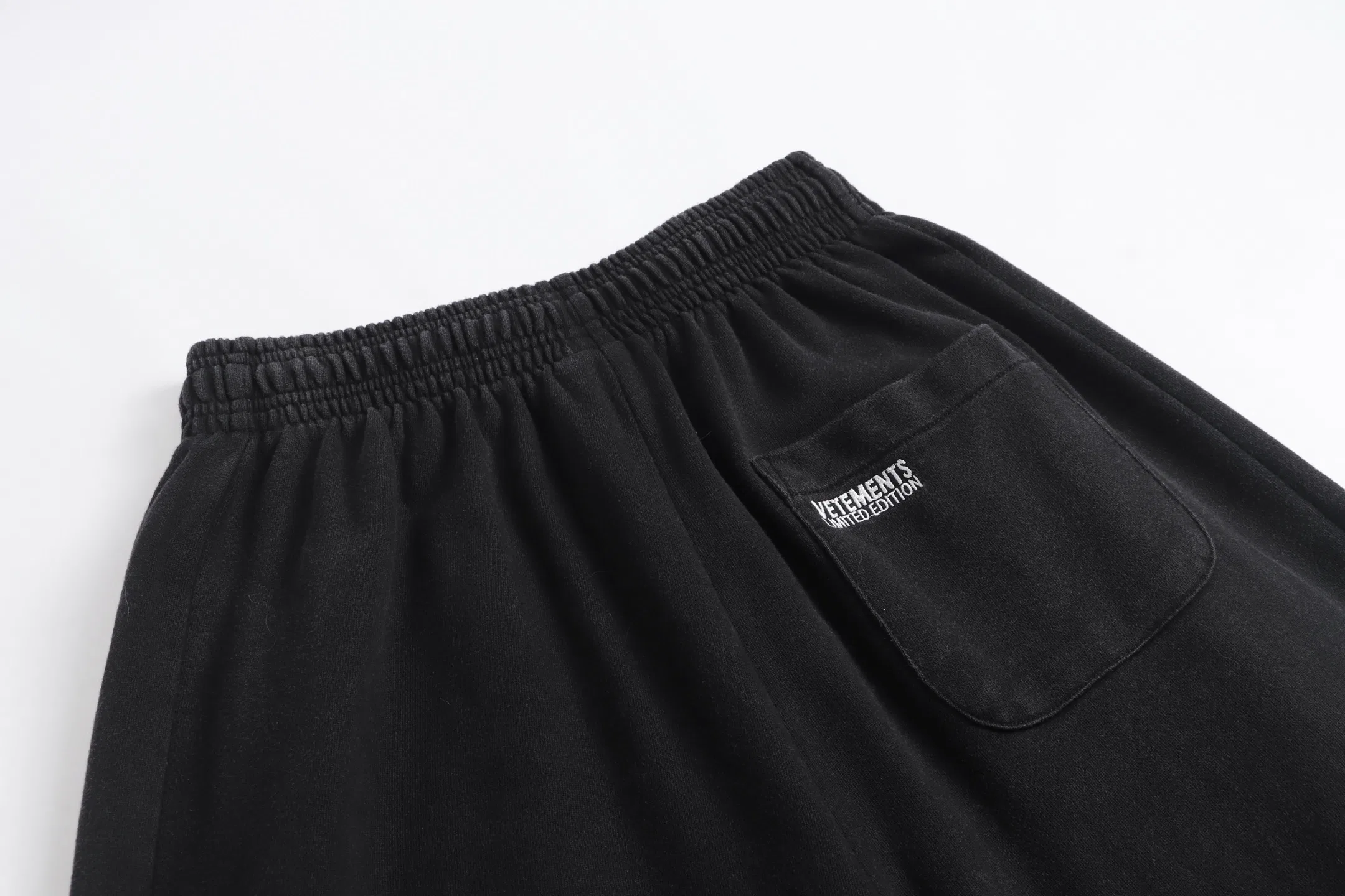 VETEMENTS 27FW ZDJWGZS 201 스웻팬츠 7