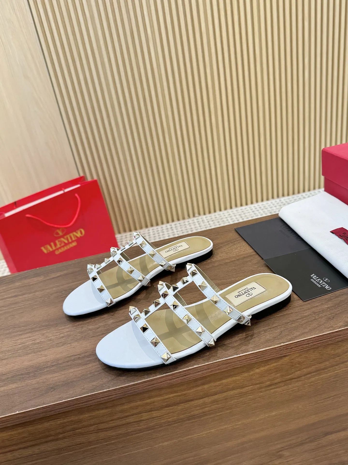 VL 27FW GXUYQIA 001 슬리퍼 13